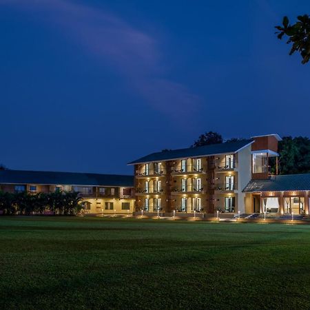 Paramount Riverfront Resort & Spa, Karjat Exterior foto