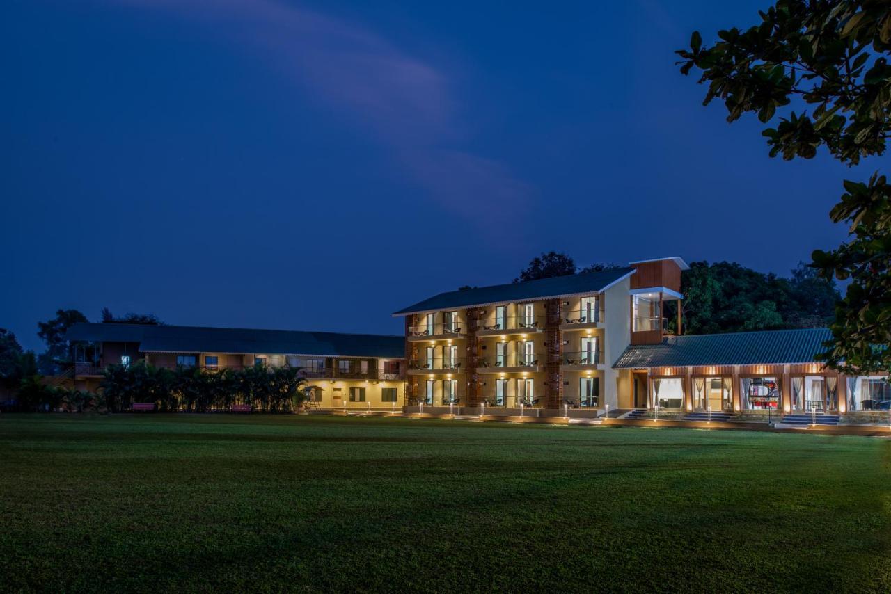 Paramount Riverfront Resort & Spa, Karjat Exterior foto
