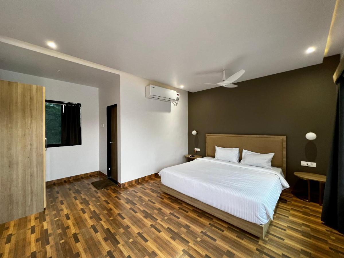 Paramount Riverfront Resort & Spa, Karjat Exterior foto