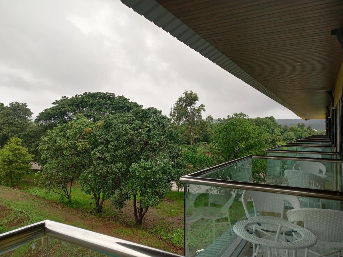 Paramount Riverfront Resort & Spa, Karjat Exterior foto